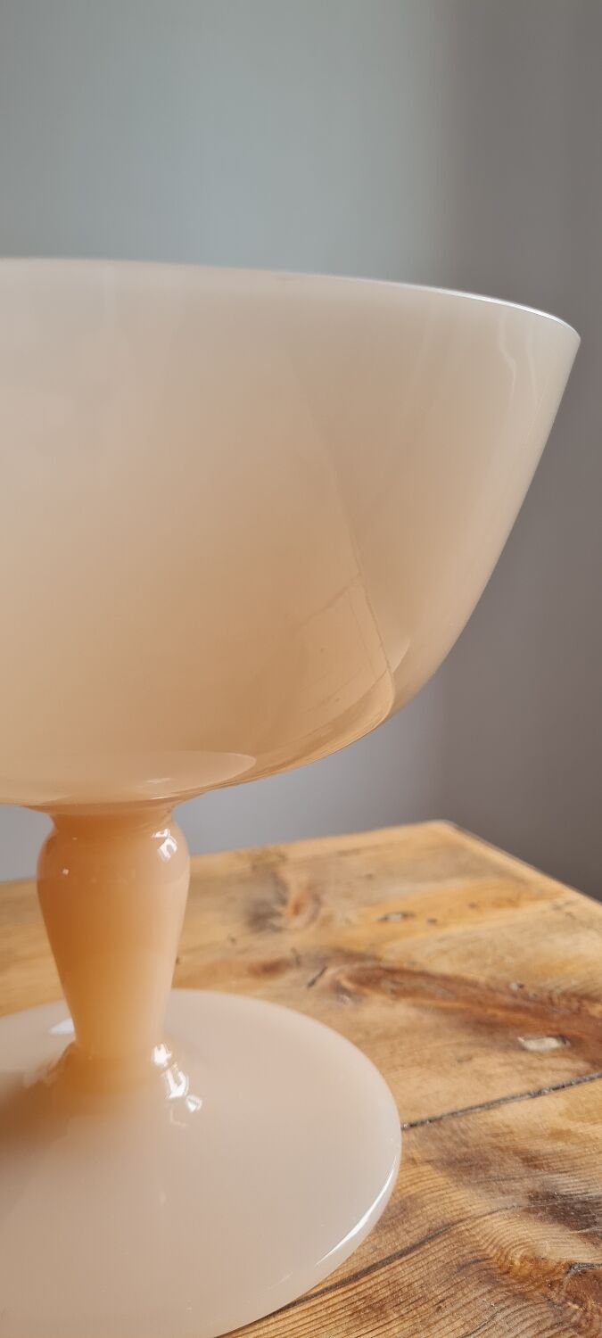 Cup in nude milky opaline