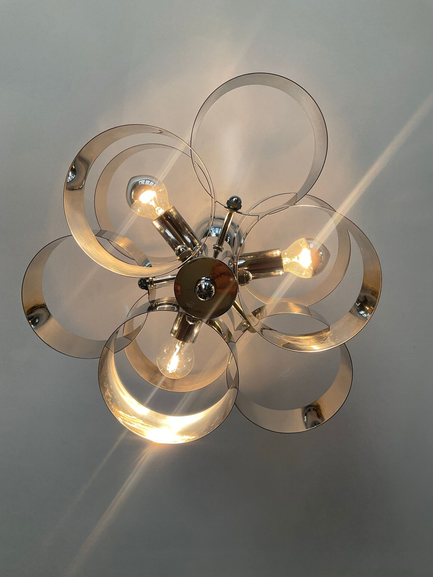 Chrome metal Space Age Sciolari chandelier from the 1970s.