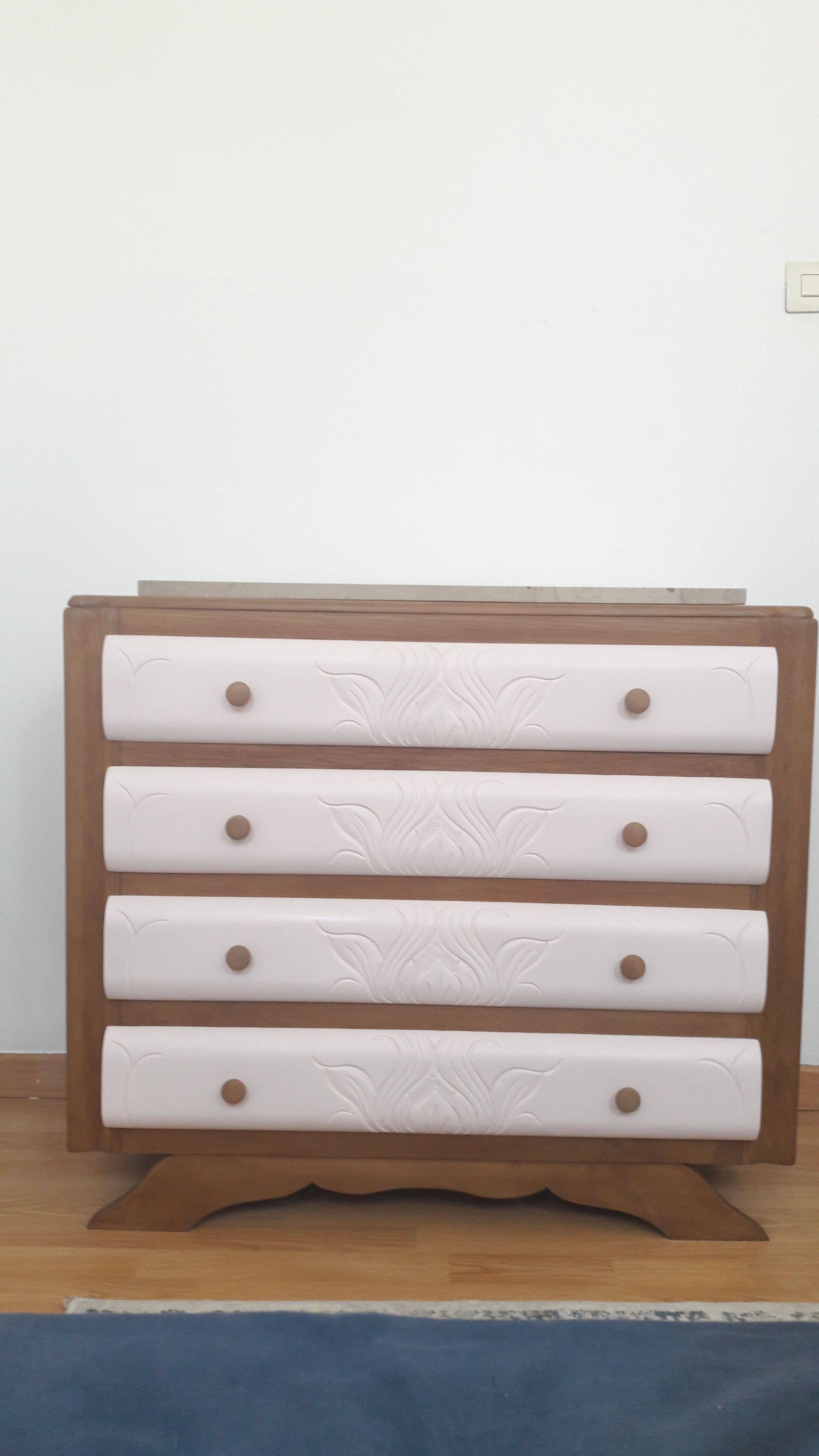 Commode relookée rose poudrée