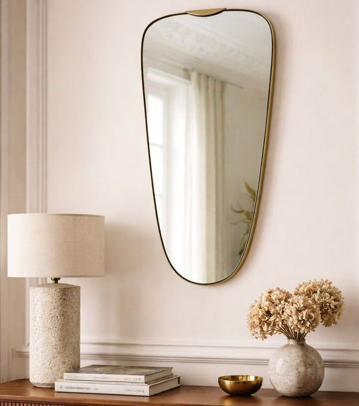 Miroir Art Déco en laiton de forme libre 78 cm