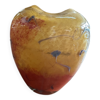 Vase en verre Murano soufflé signé couleur rouge ambre