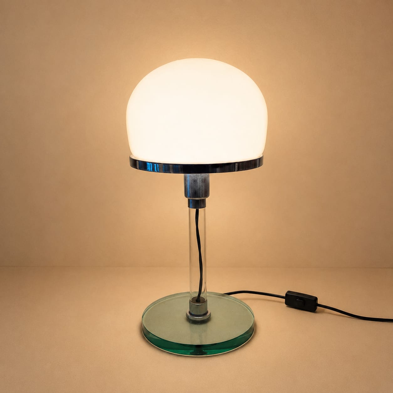 Metalarte Valentino WG24 Bauhaus table lamp, 1980s