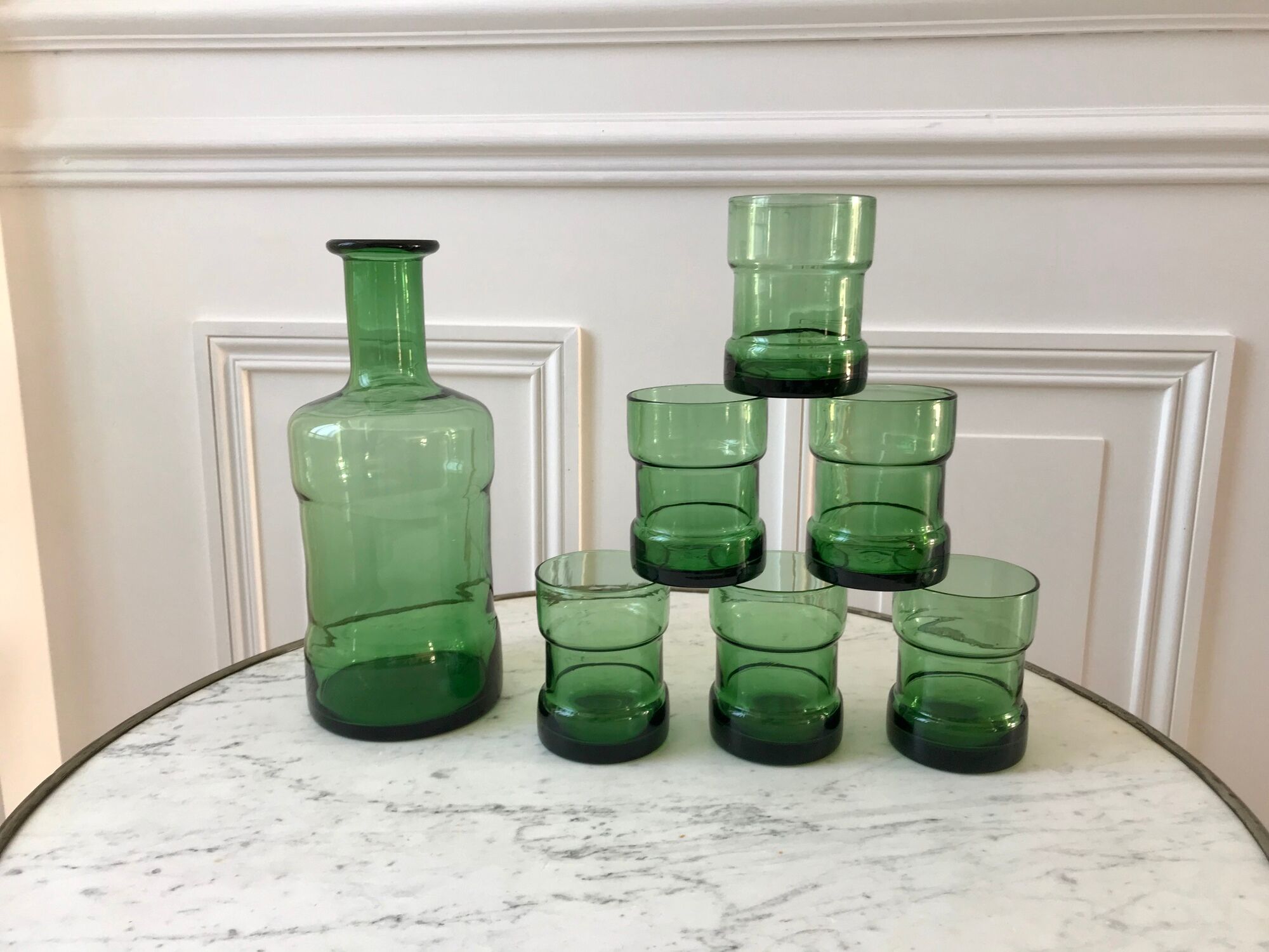 Set of a decanter and 6 glasses colored green bottle 70s