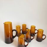 Carafe service and amber glasses
