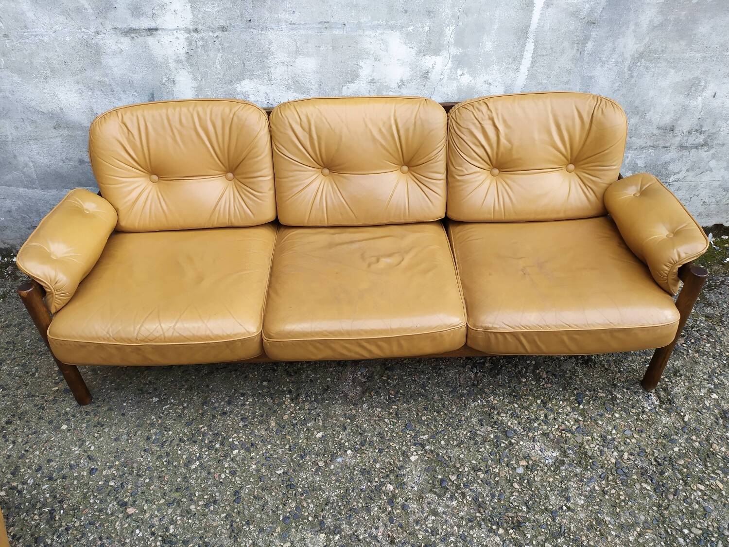 Scandinavian leather lounge