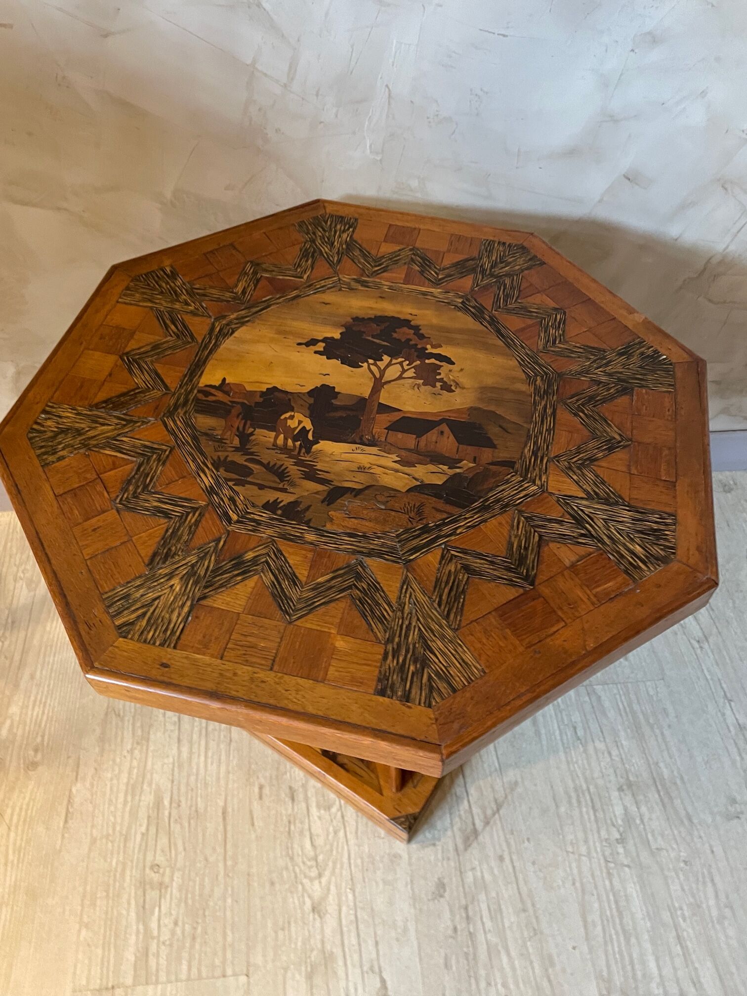 Table d'appoint marquetée