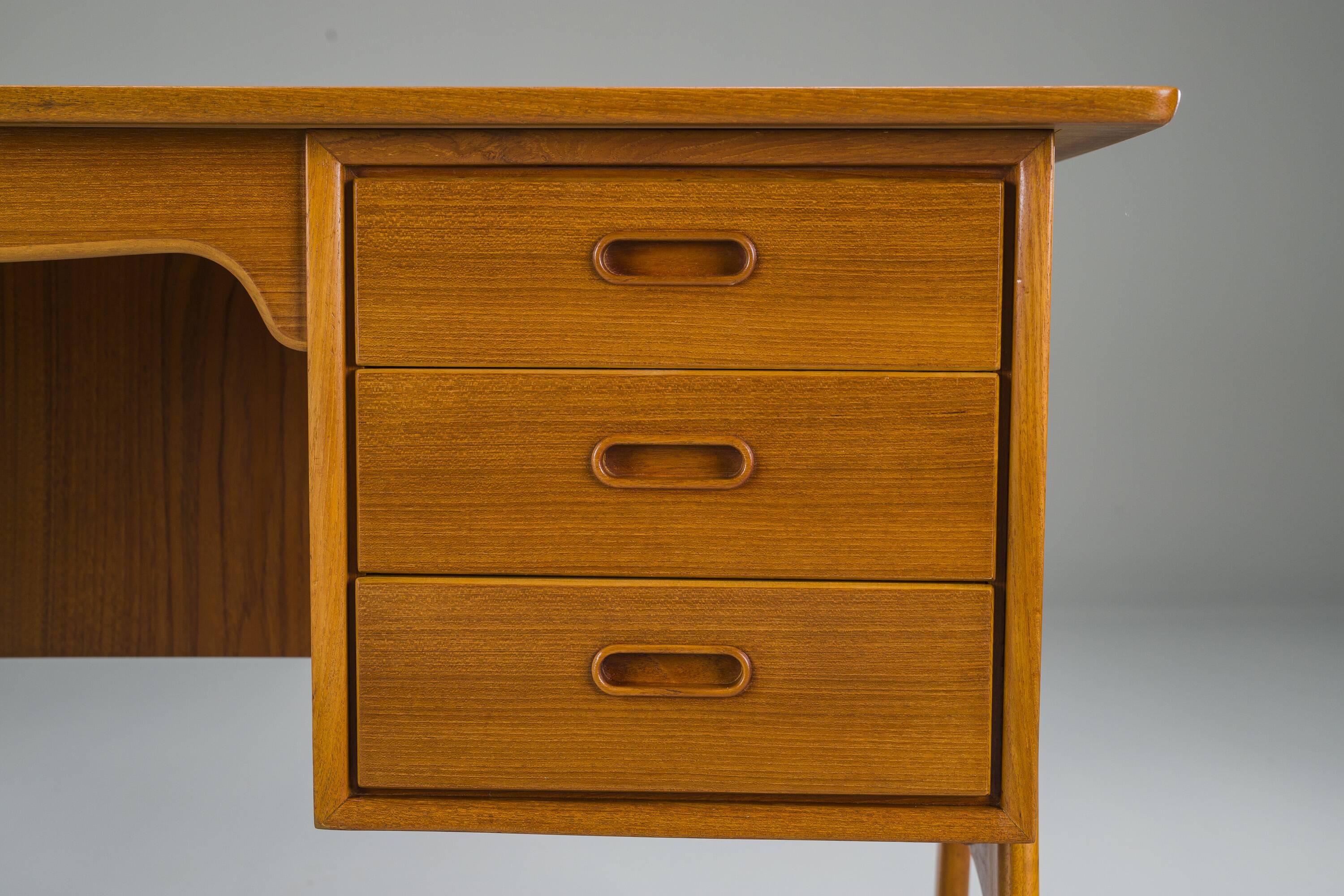 Mid-Century Danish Teak Desk by Svend Åge Madsen for Sigurd Hansen, 1950s