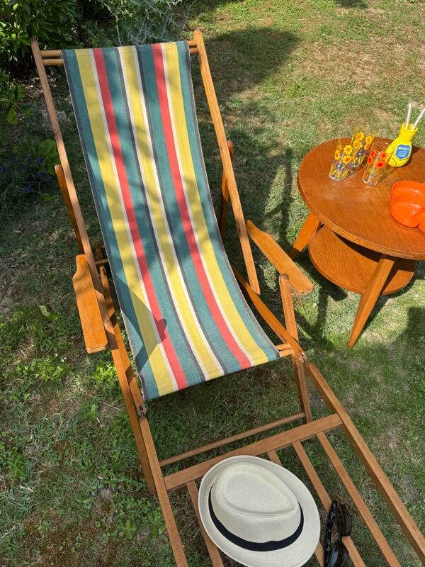 Transat/ chilienne vintage en bois avec repose-pieds — Années 60