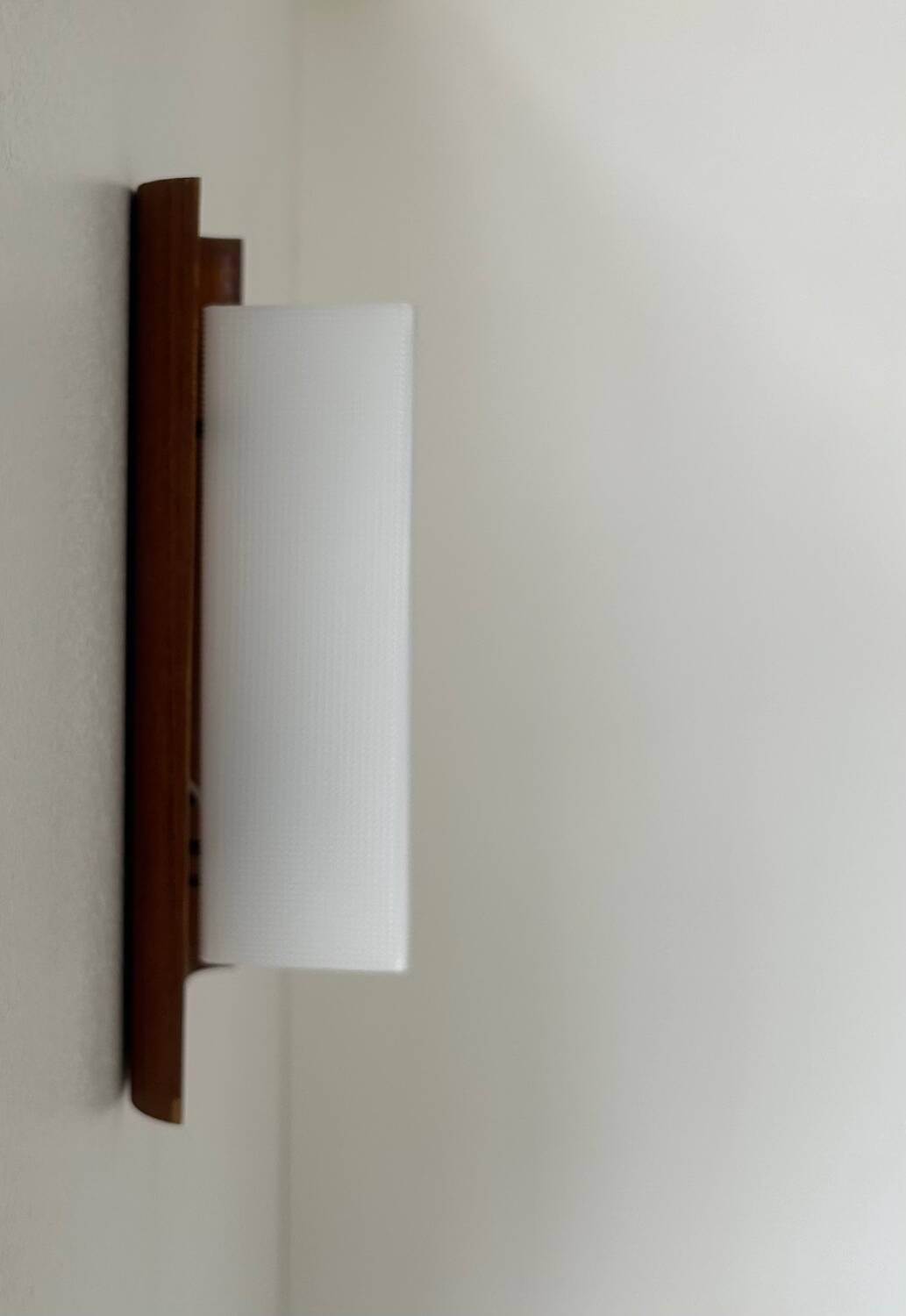 Applique vintage palissandre et Perspex, Suède 1950