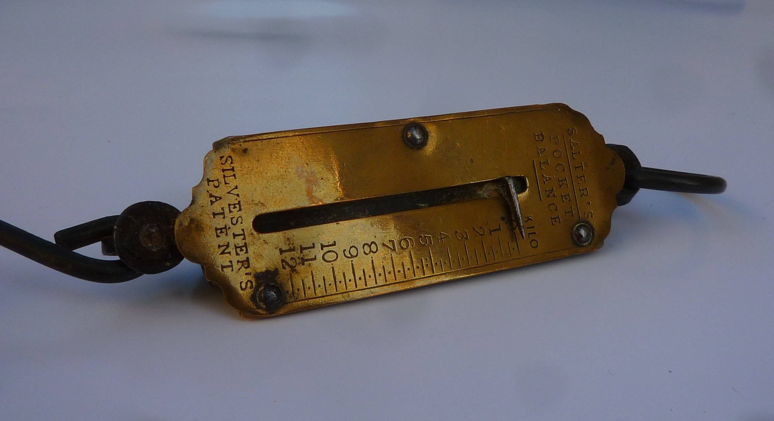 Old brass spring scale 12 kg (pocket scale)