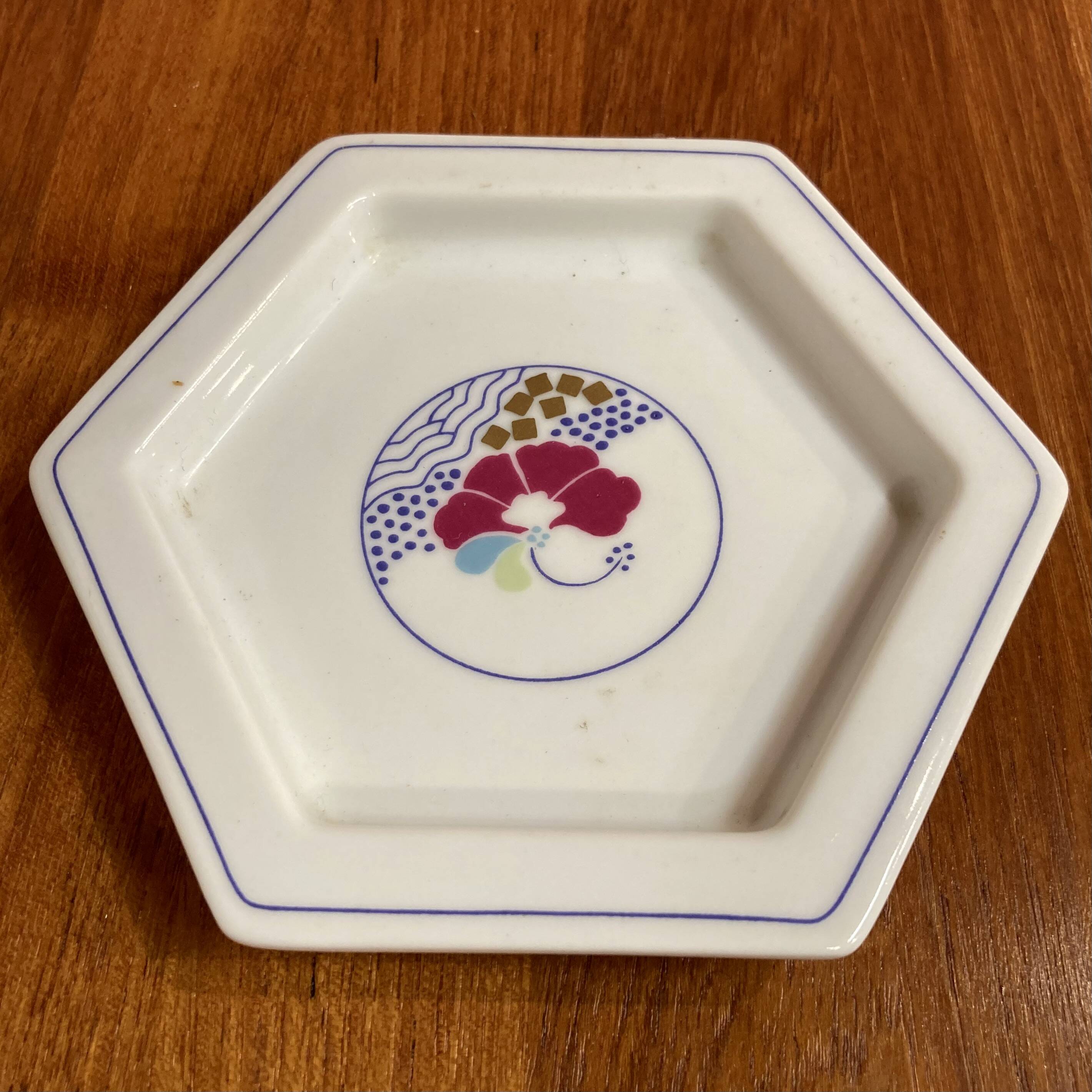Set of five scandinavian design ceramics.