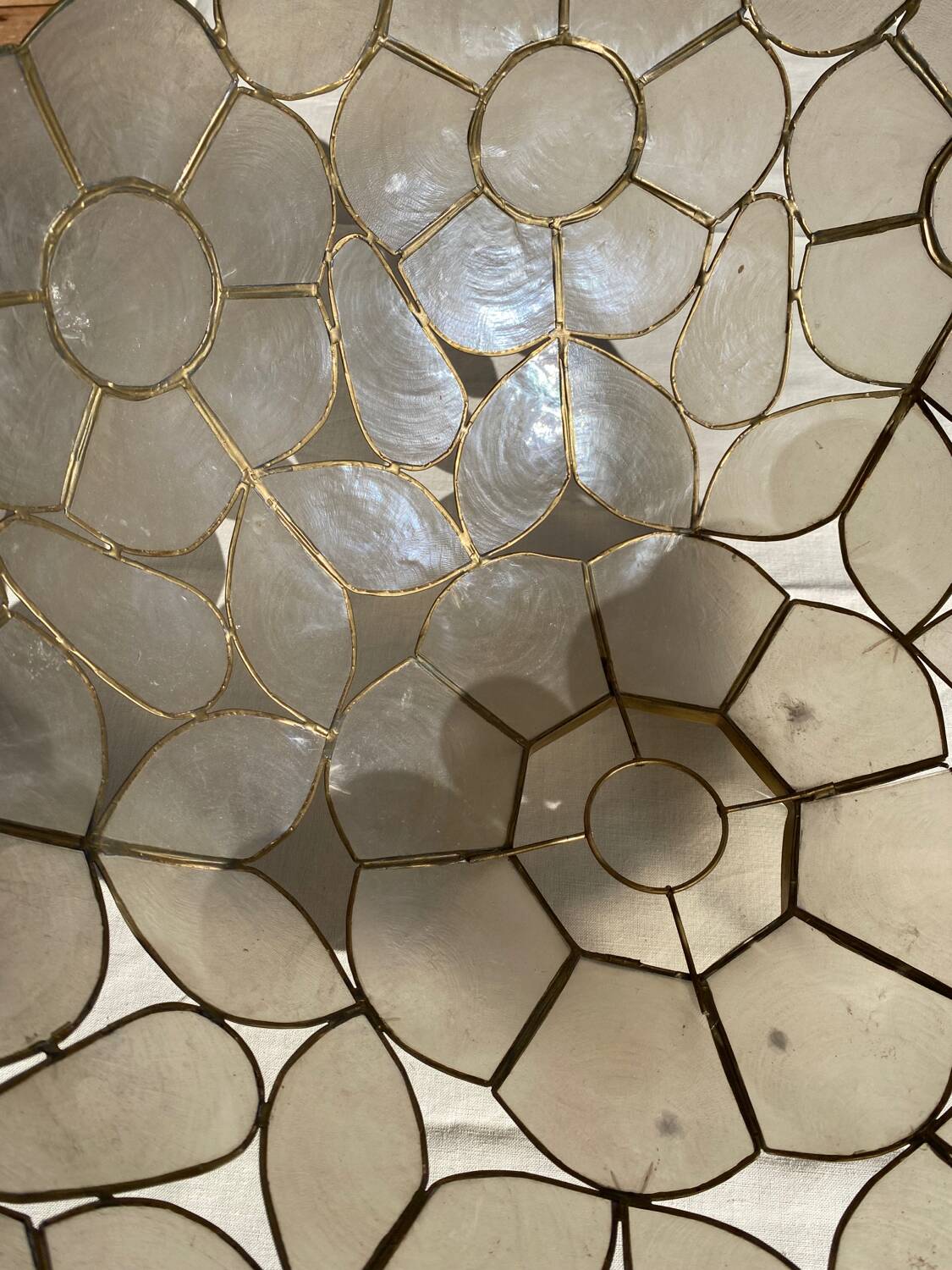 Tiffany style mother-of-pearl pendant light