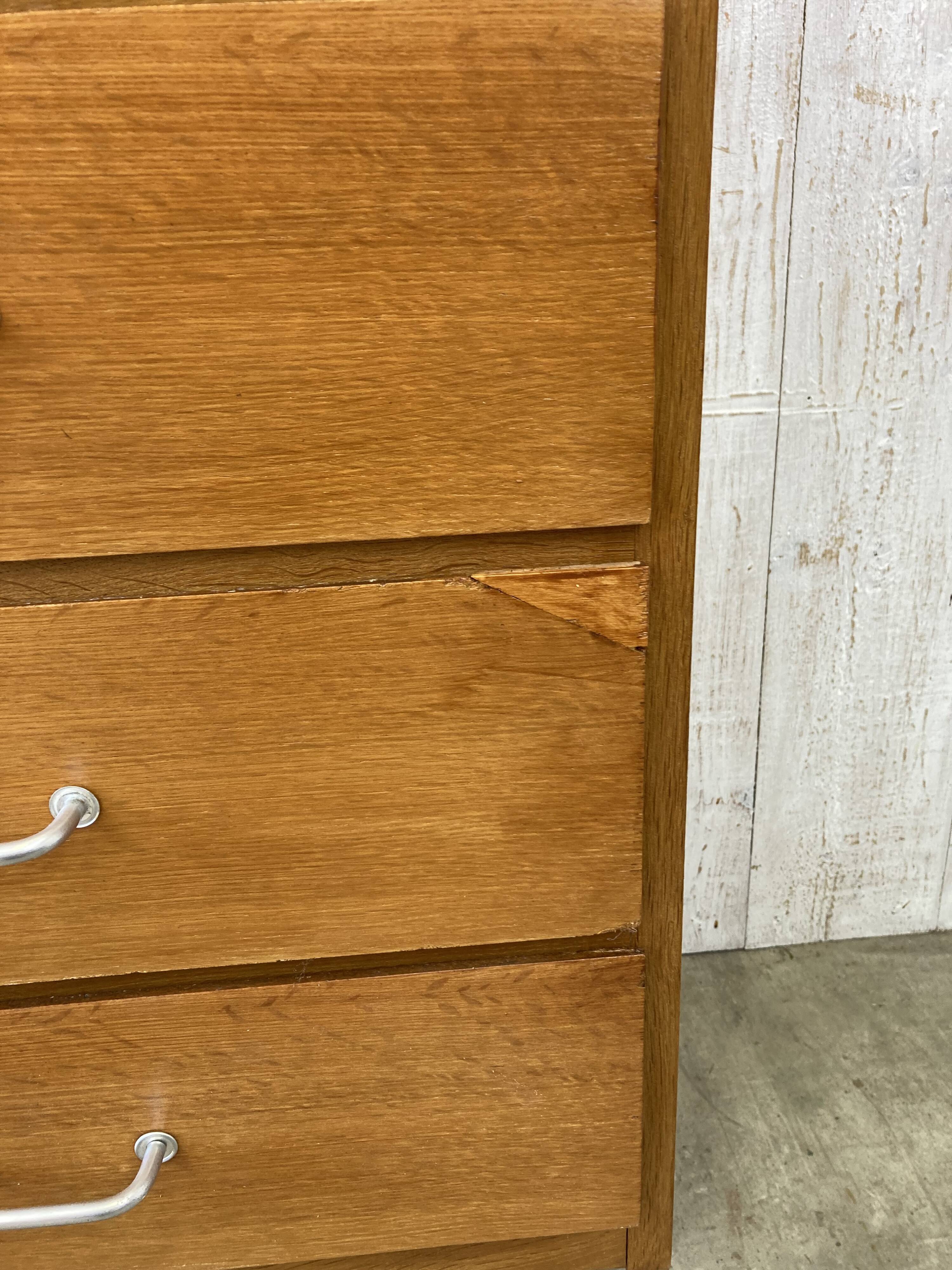 Chiffonier with compass feet