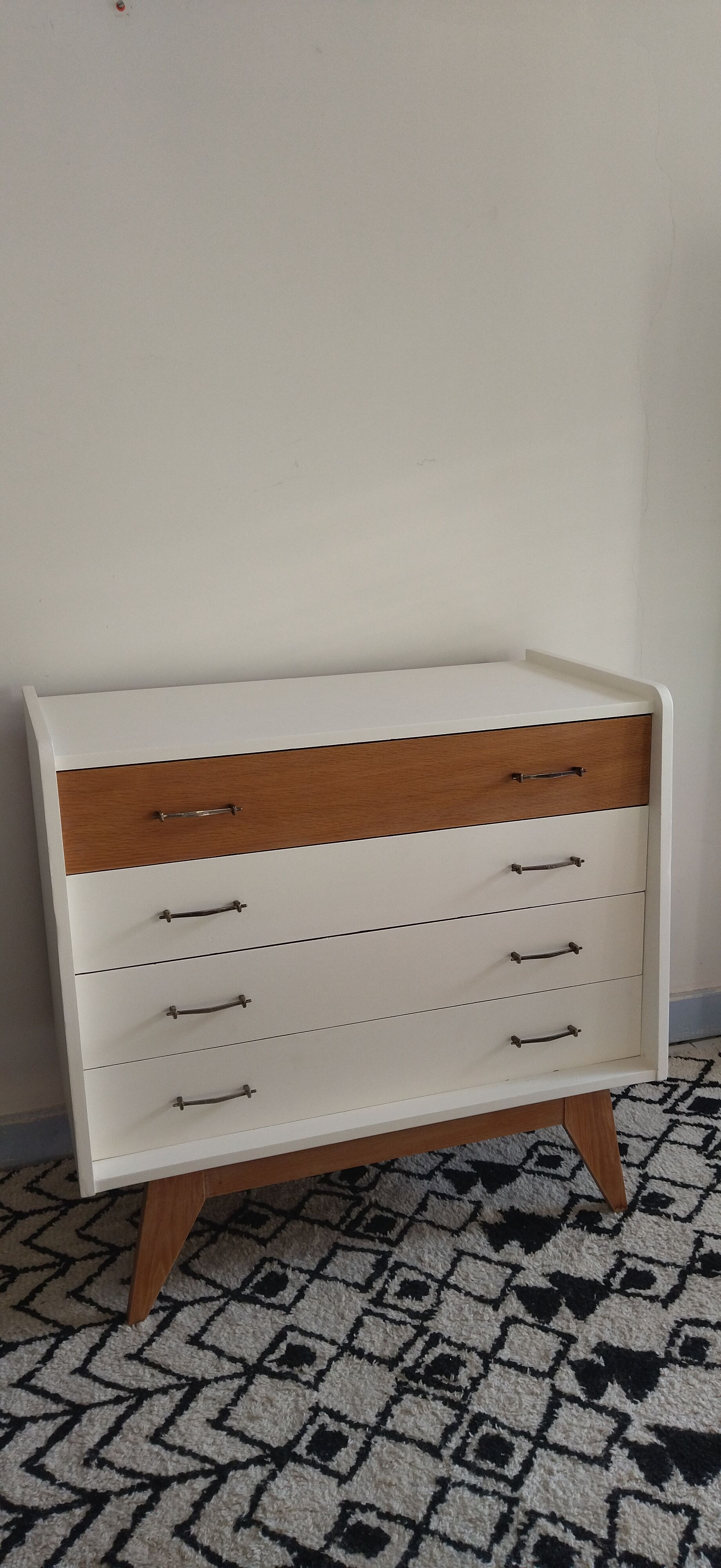 Chest of drawer compass feet