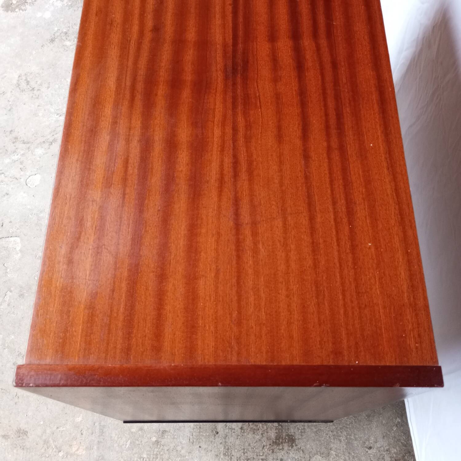Commode années 60 à trois tiroirs