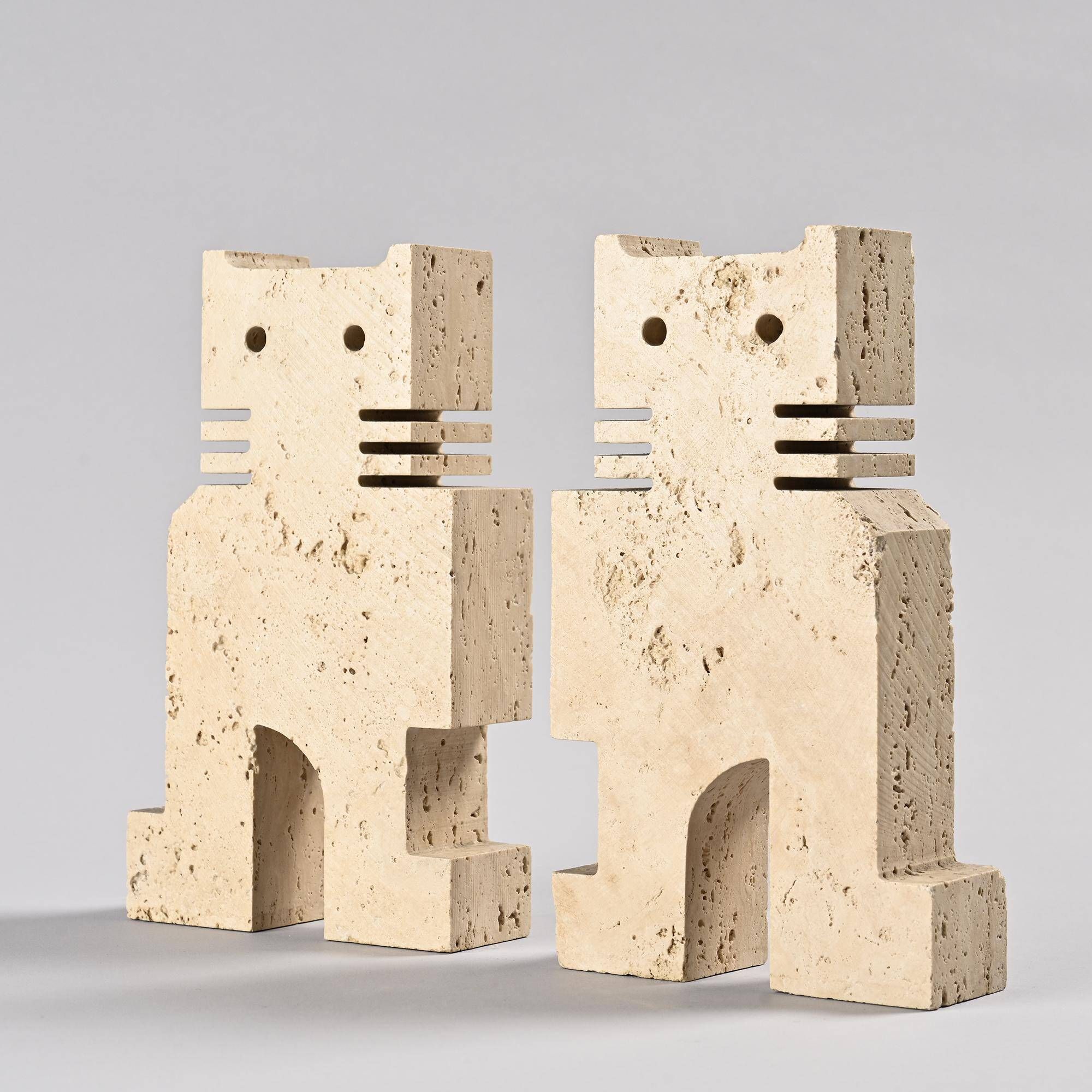 Pair of stylised cats in travertine, Fratelli Manelli, Italy, circa 1970.