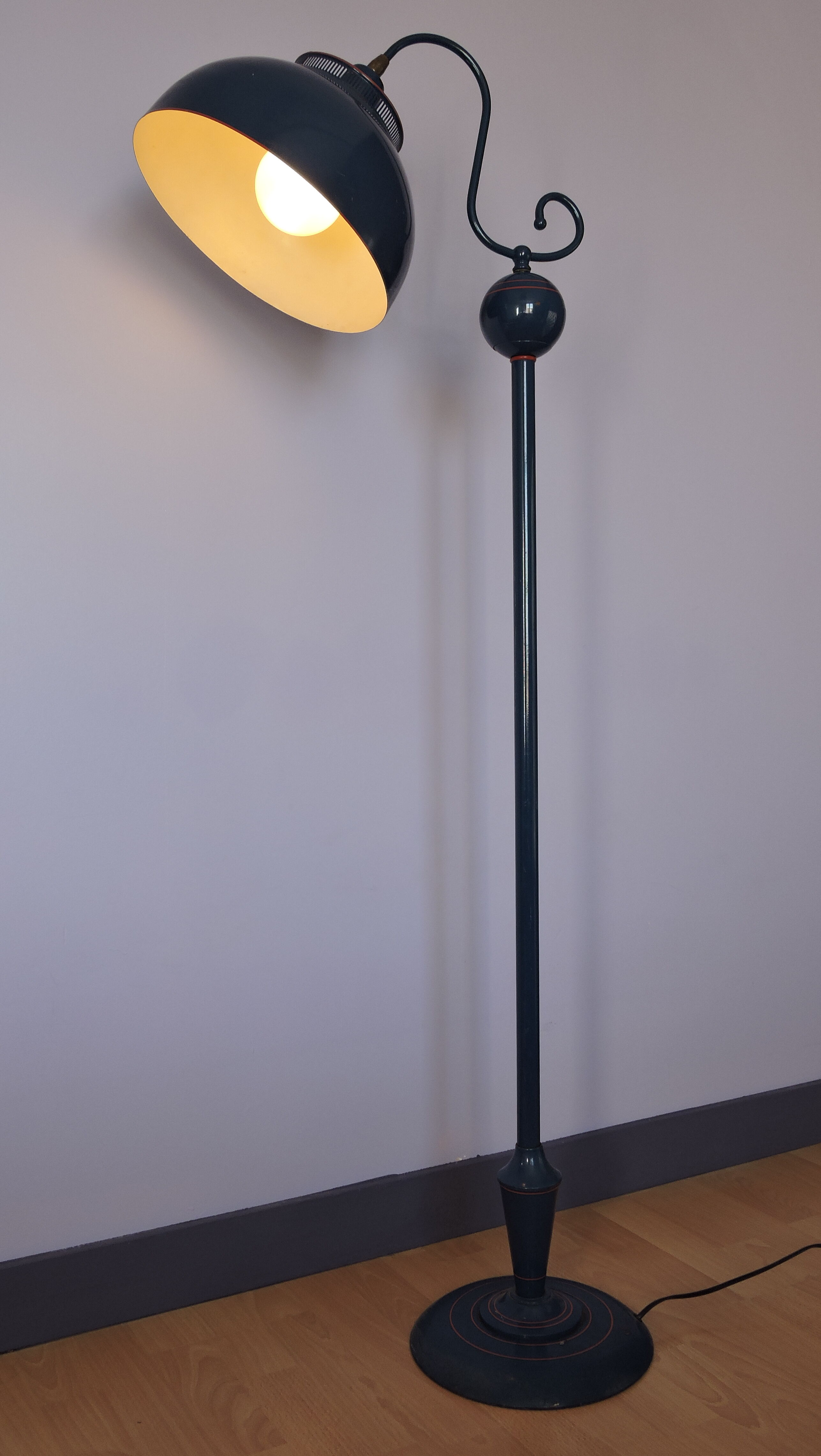 Lampe, lampadaire tôle rigitulle  années 50' underwriters laboratories