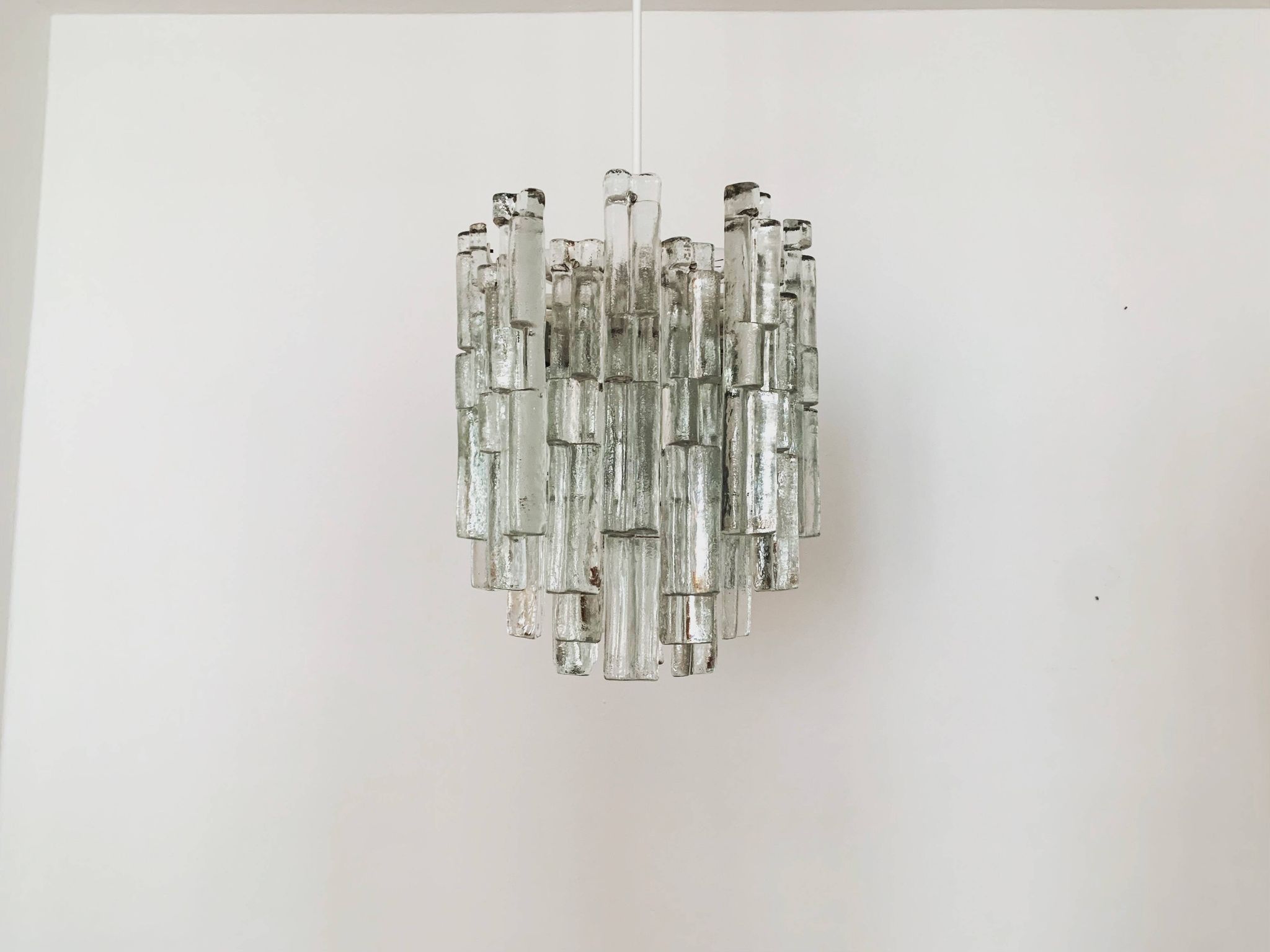 Chandelier en verre de glace autrichien par J.T. Kalmar