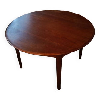 Table scandinave