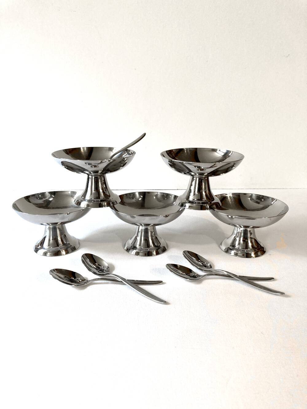 Set of 5 Guy Degrenne stainless steel ice cream cups and spoons