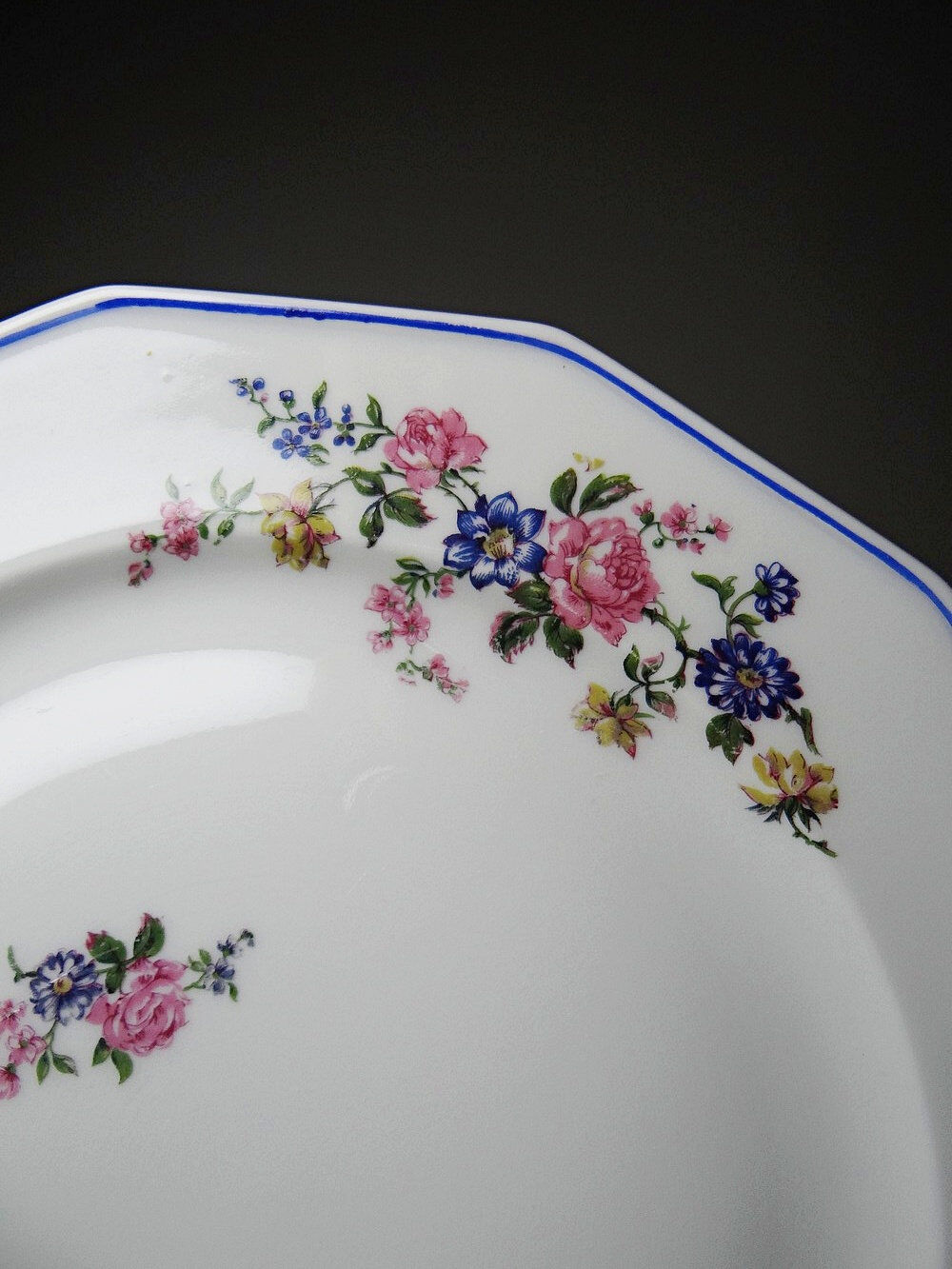 4 flat plates by Bernardaud, Limoges porcelain, floral decoration from the 1920s to 1950s.