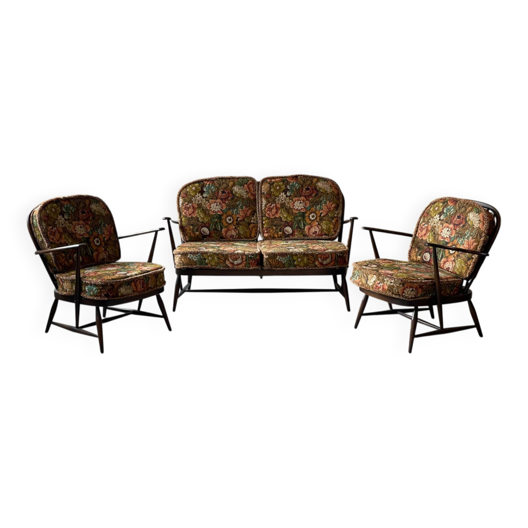 Ercol lounge, Windsor model, 1 two-seater sofa and 2 armchairs.