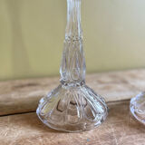 Paire de bougeoirs en verre moulé