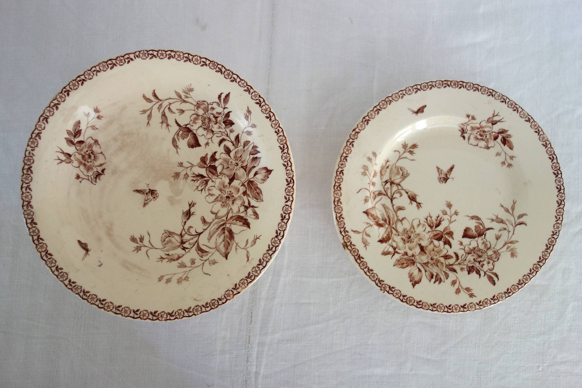 2 Terre De Fer Gien model Mai compotiers from around 1900.