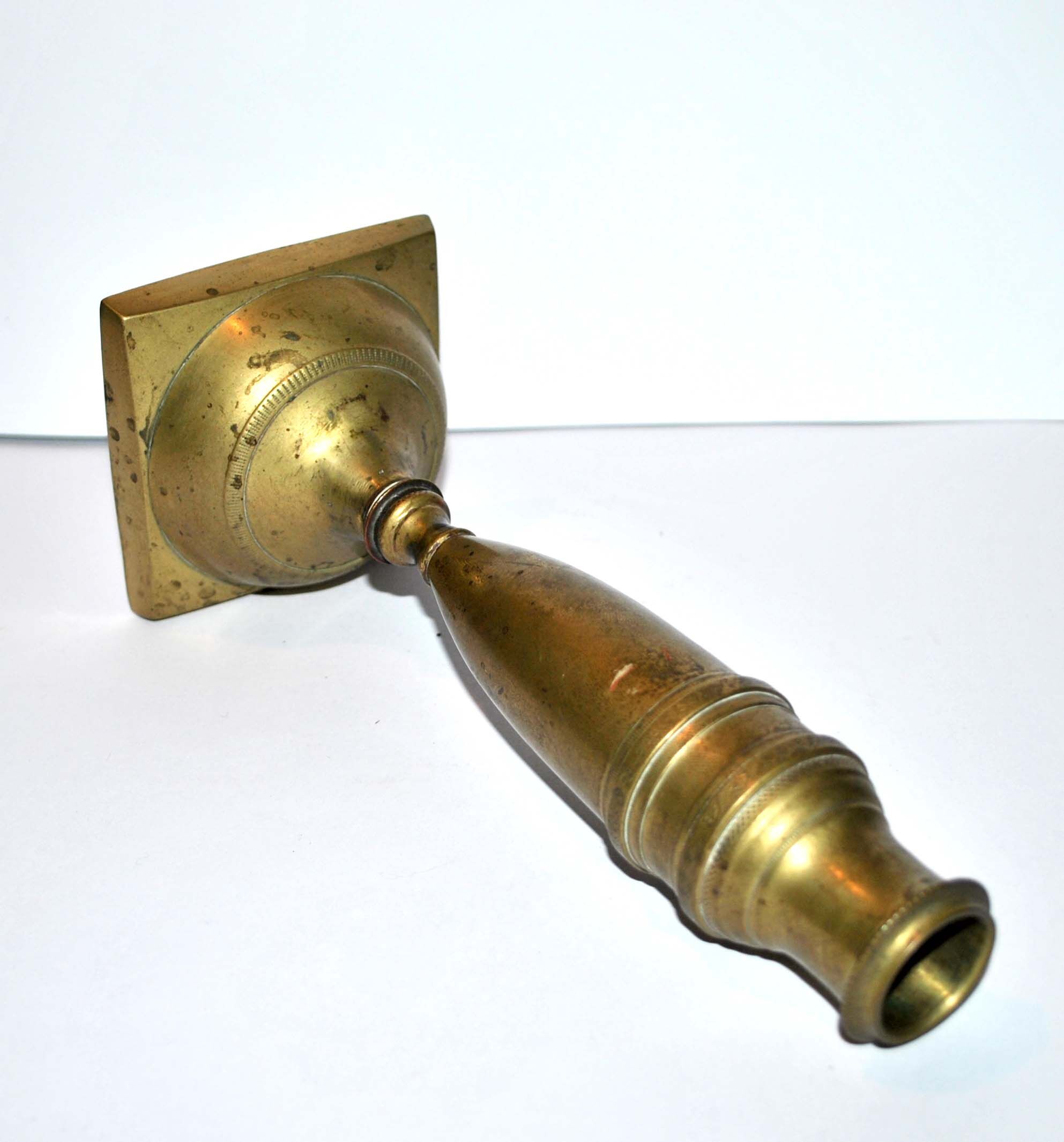 Old candlestick candlestick in engraved brass - shell shape 23 cm Ht