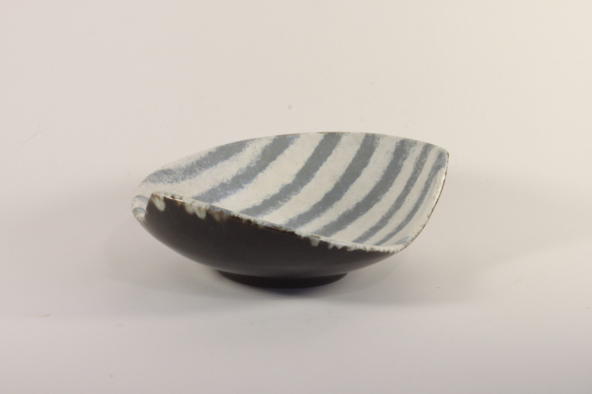 Striped ceramic vide-poche bowl by Carstens Tönnieshof, Germany 1950s.