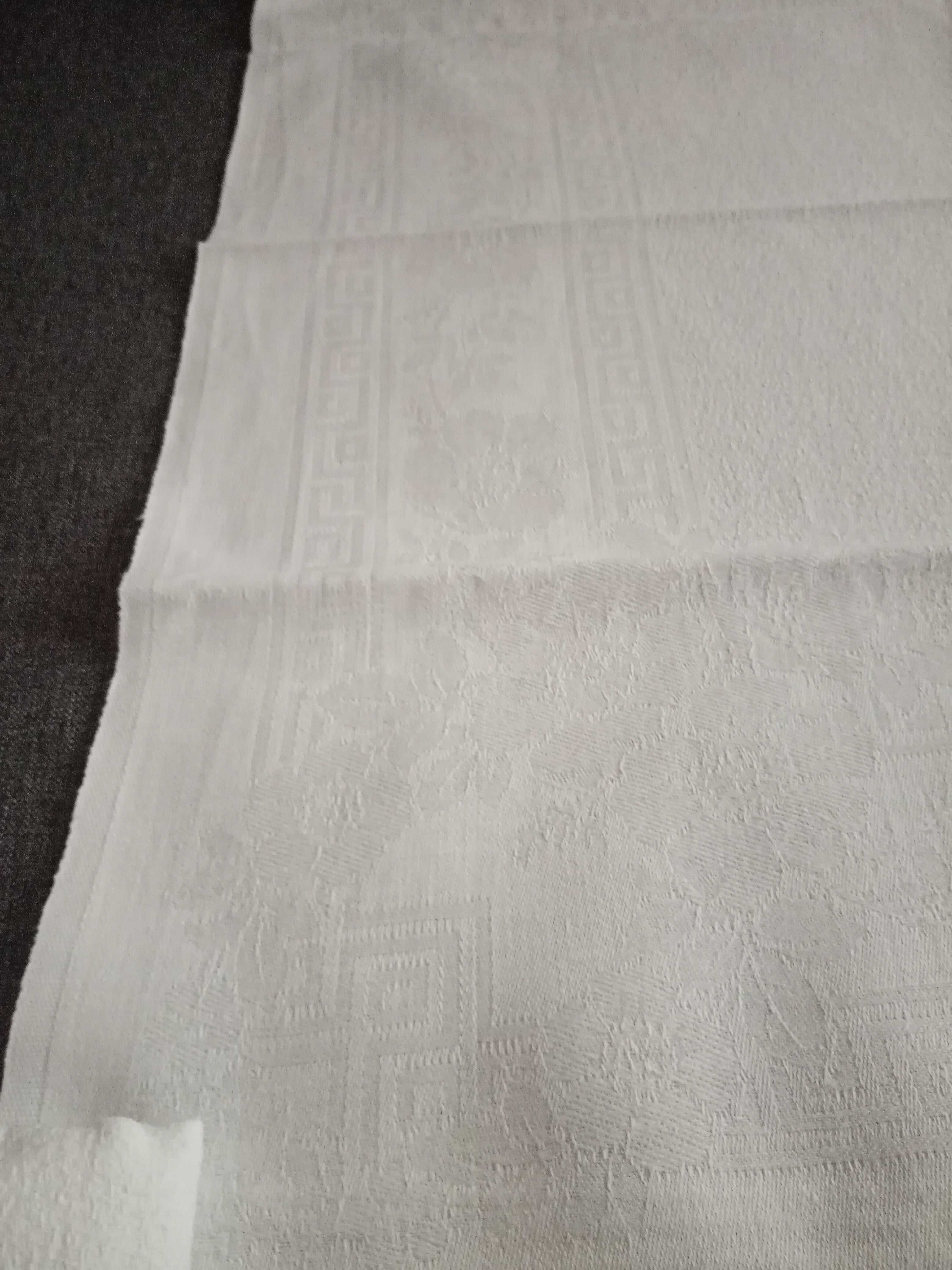 Old damase tablecloth and its 10 towels 230 x 160 cm