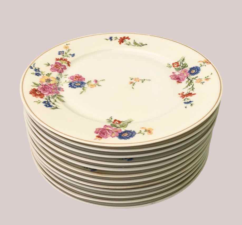 Set of 12 flat plates flowered porcelain