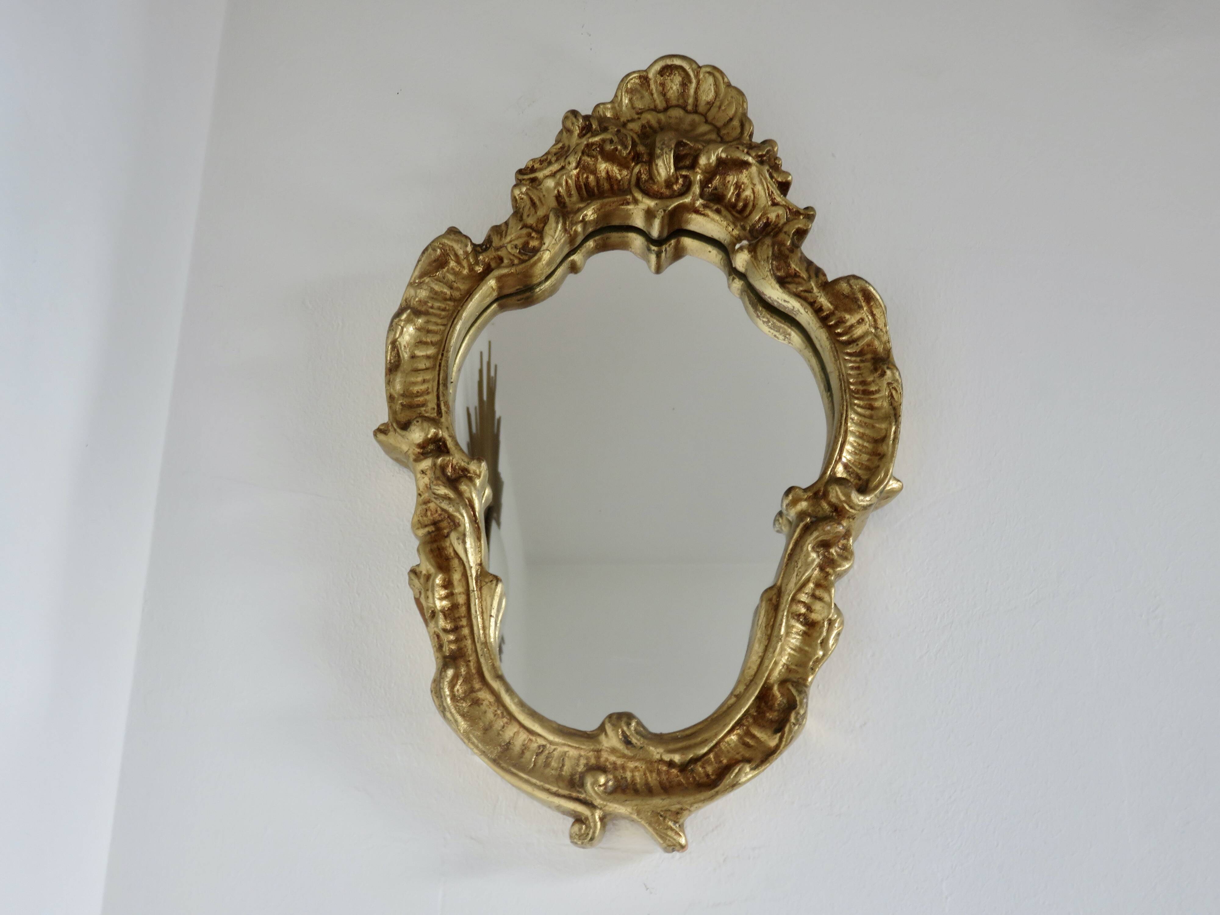 Miroir mural style baroque, en résine dorée, 1960/70
