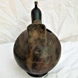 Pourer, terracotta teapot. Hen.