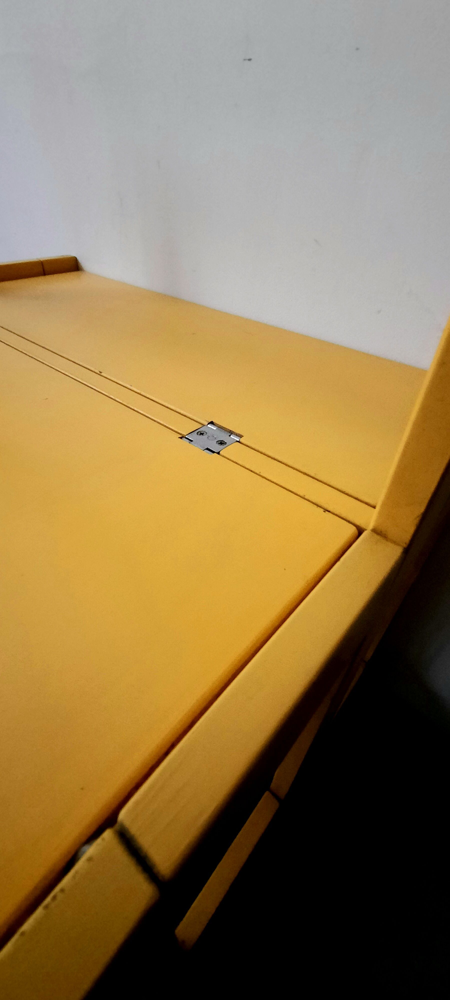Rolling table / italian folding dessert by Ciatti in yellow laqué wood around 1970