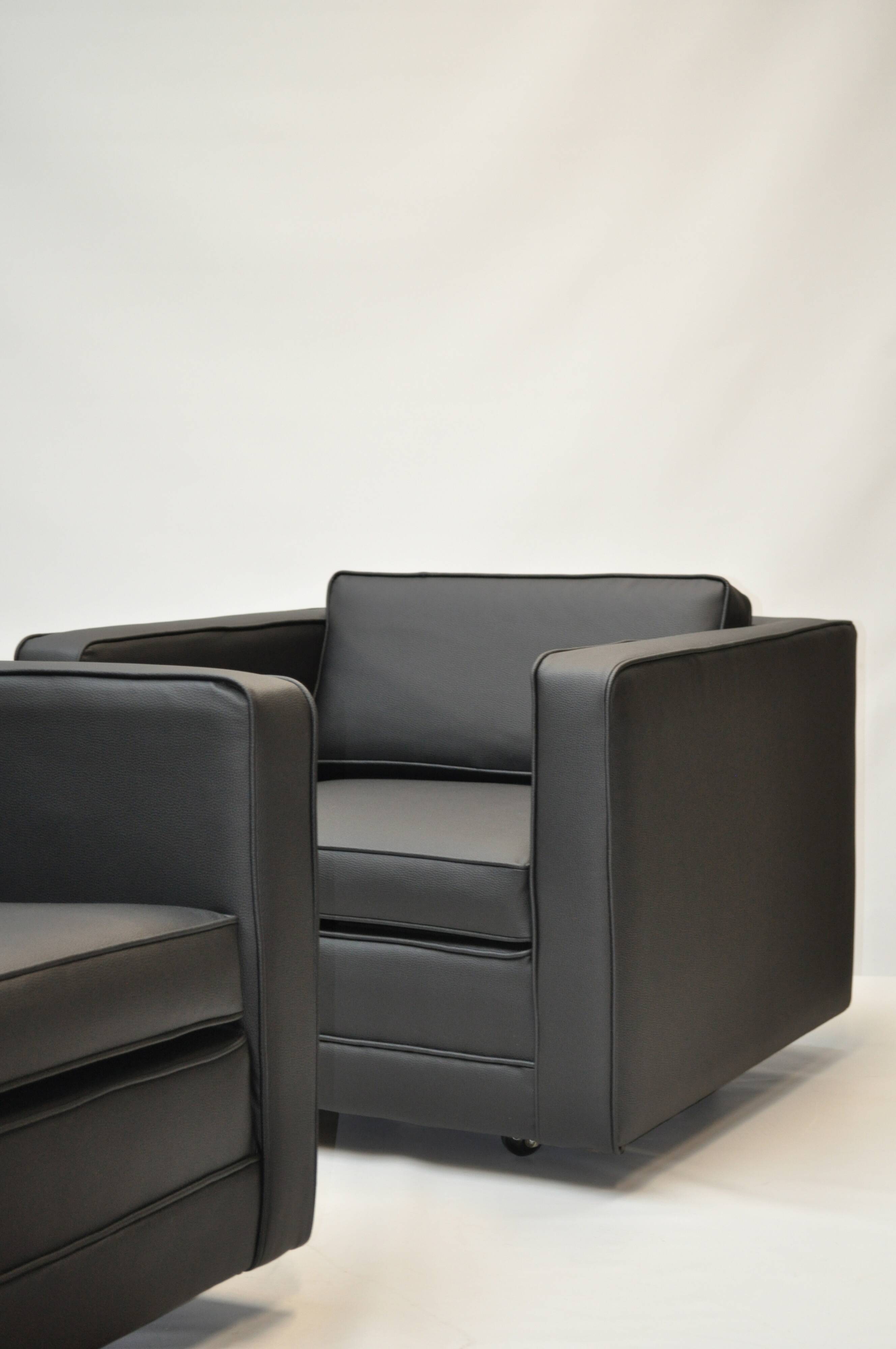 Pair of early Artifort F905 armchairs – restored and reupholstered – 1964