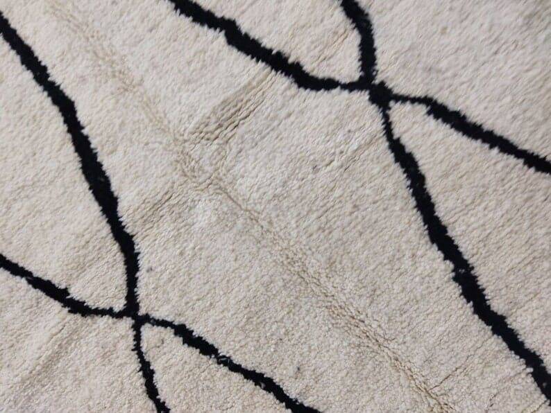 Traditional handmade Berber rug, size 150 x 250 cm