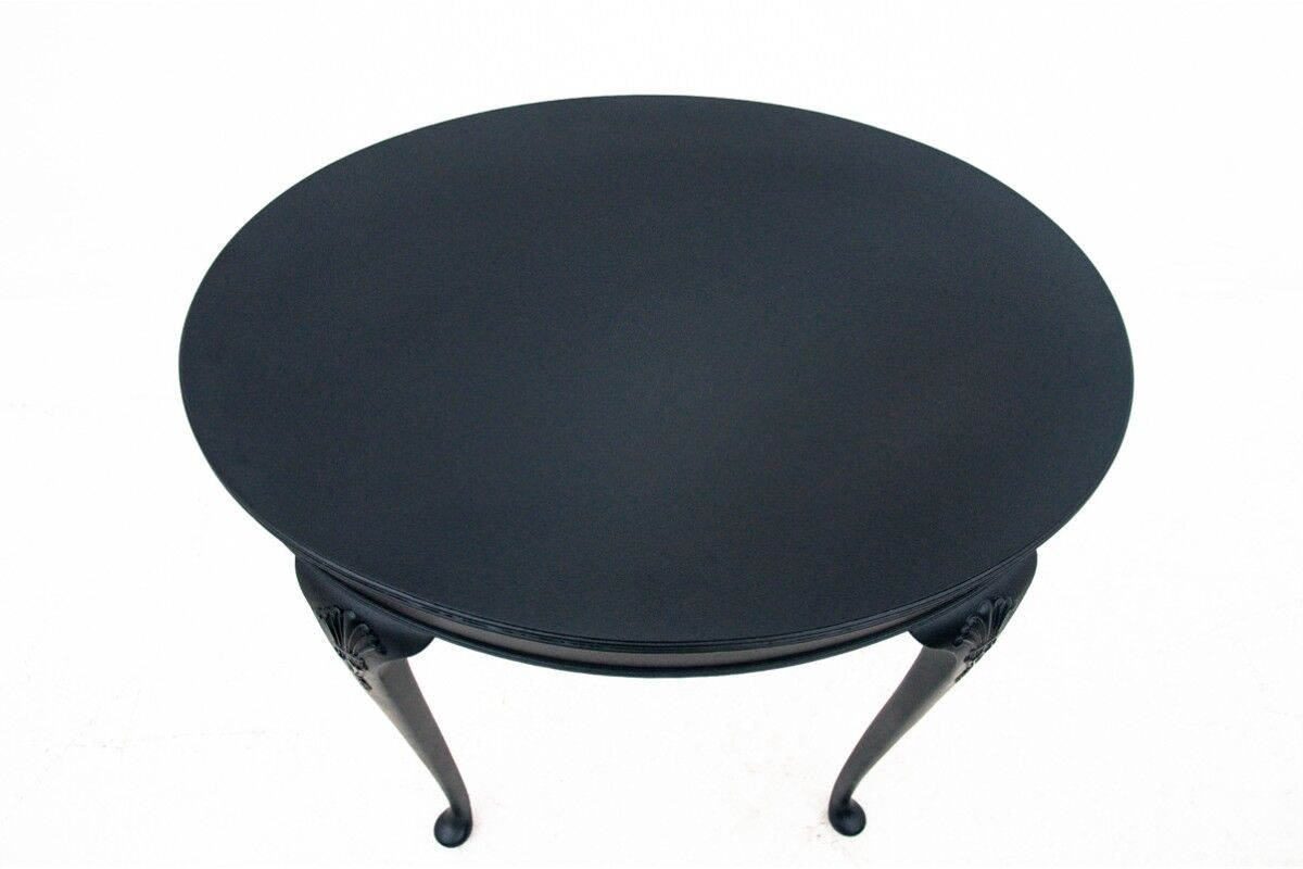 Oval table, Northern Europe, circa 1910