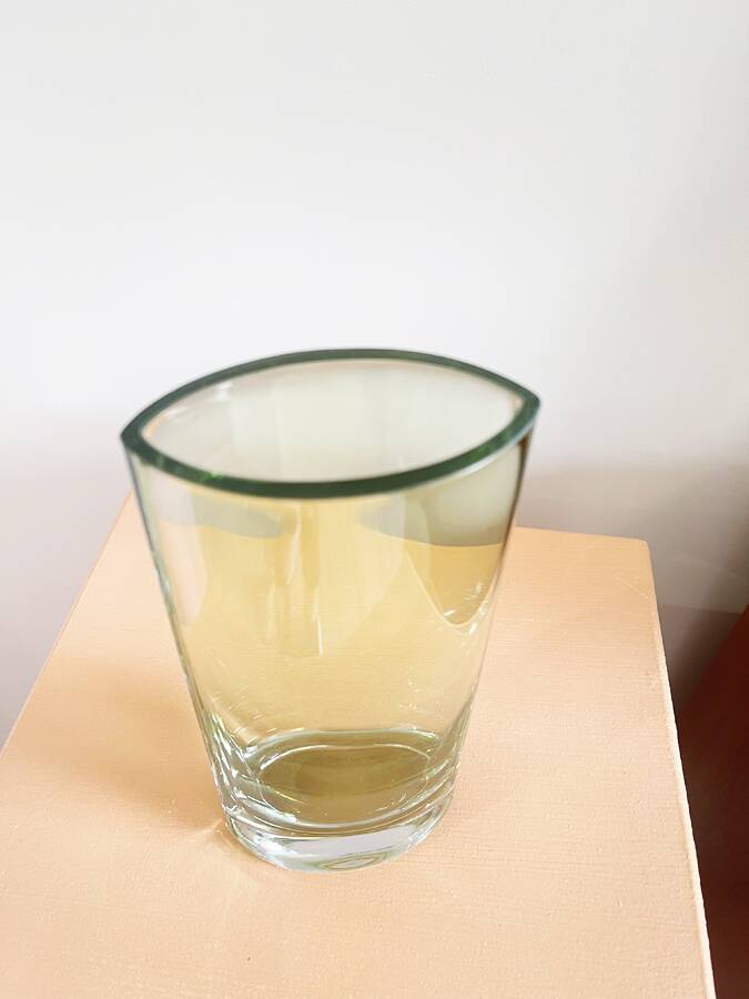 Hand-blown glass vase in apple green – circa 1980