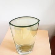 Vase en verre soufflé artisanal vert pomme – circa 1980