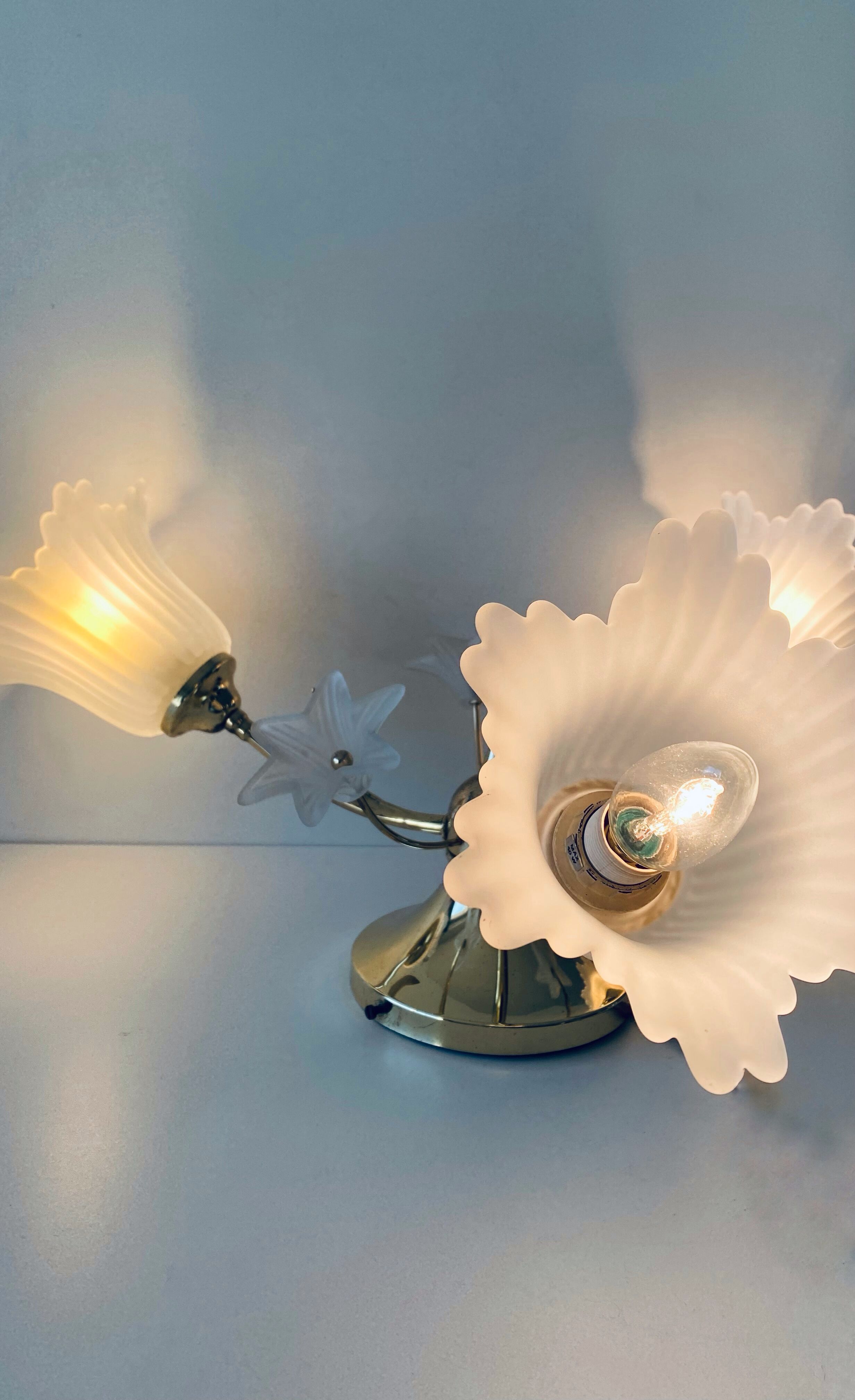 Ceiling lamp art deco flowers three fires