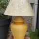 Grande lampe en céramique nervurée jaune moutarde 1970