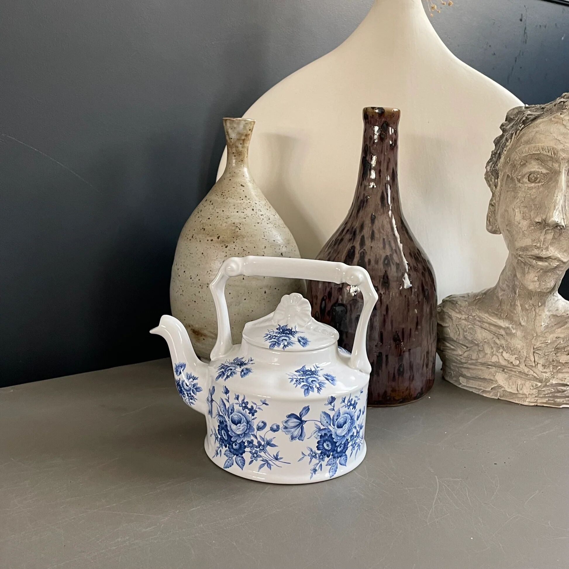 English teapot Arthur Wood in porcelain