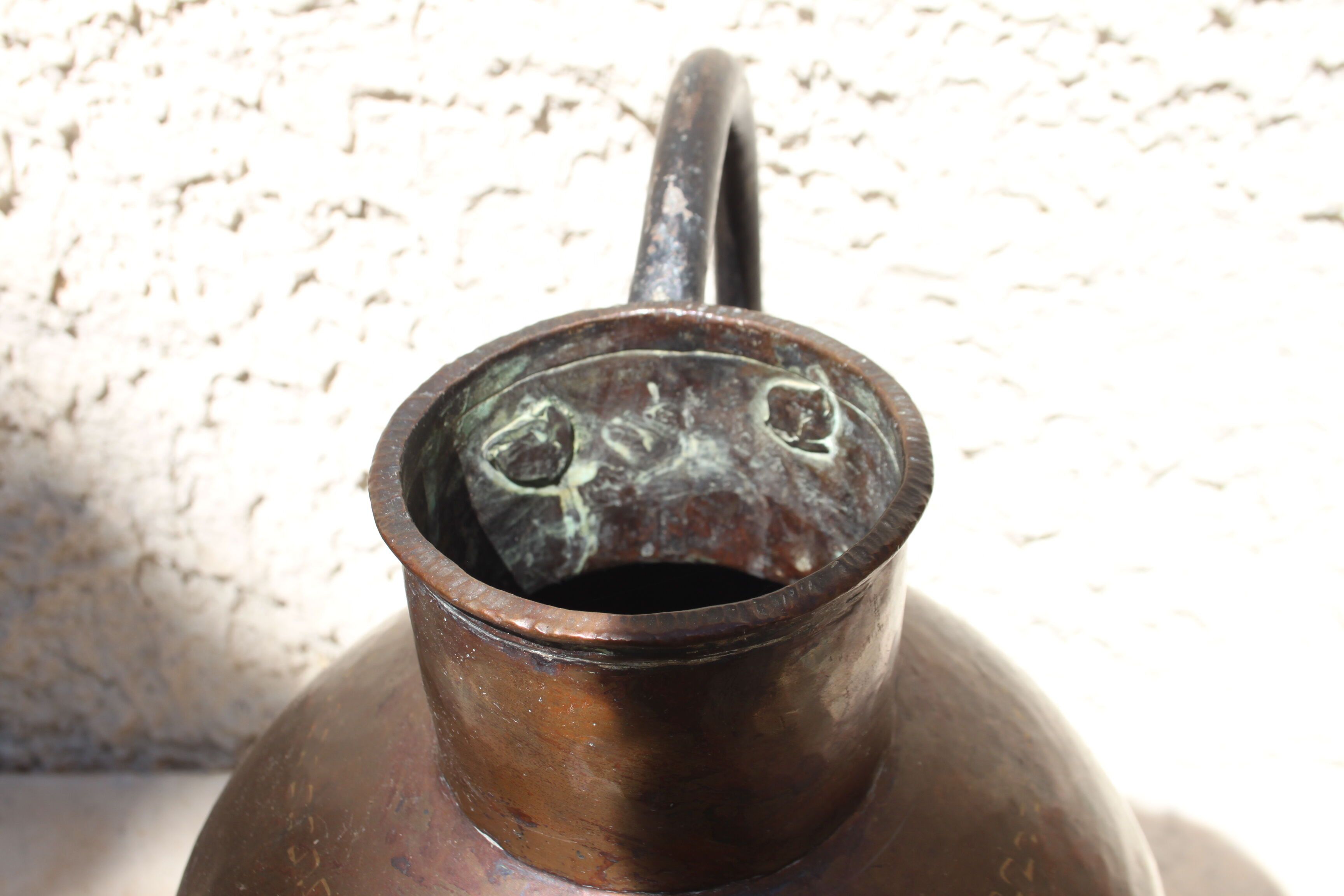 Ancient jar with oriental waters, end of 19th