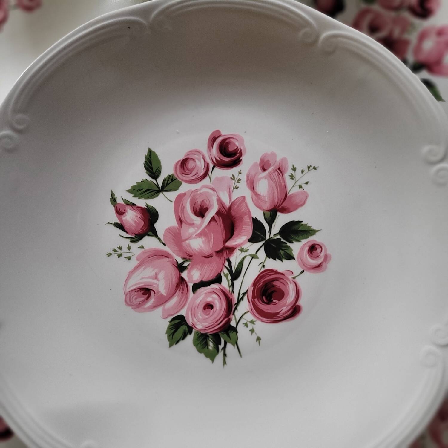 Gien dinner plates – painted roses – 1960s – set of 8 – ø 24 cm