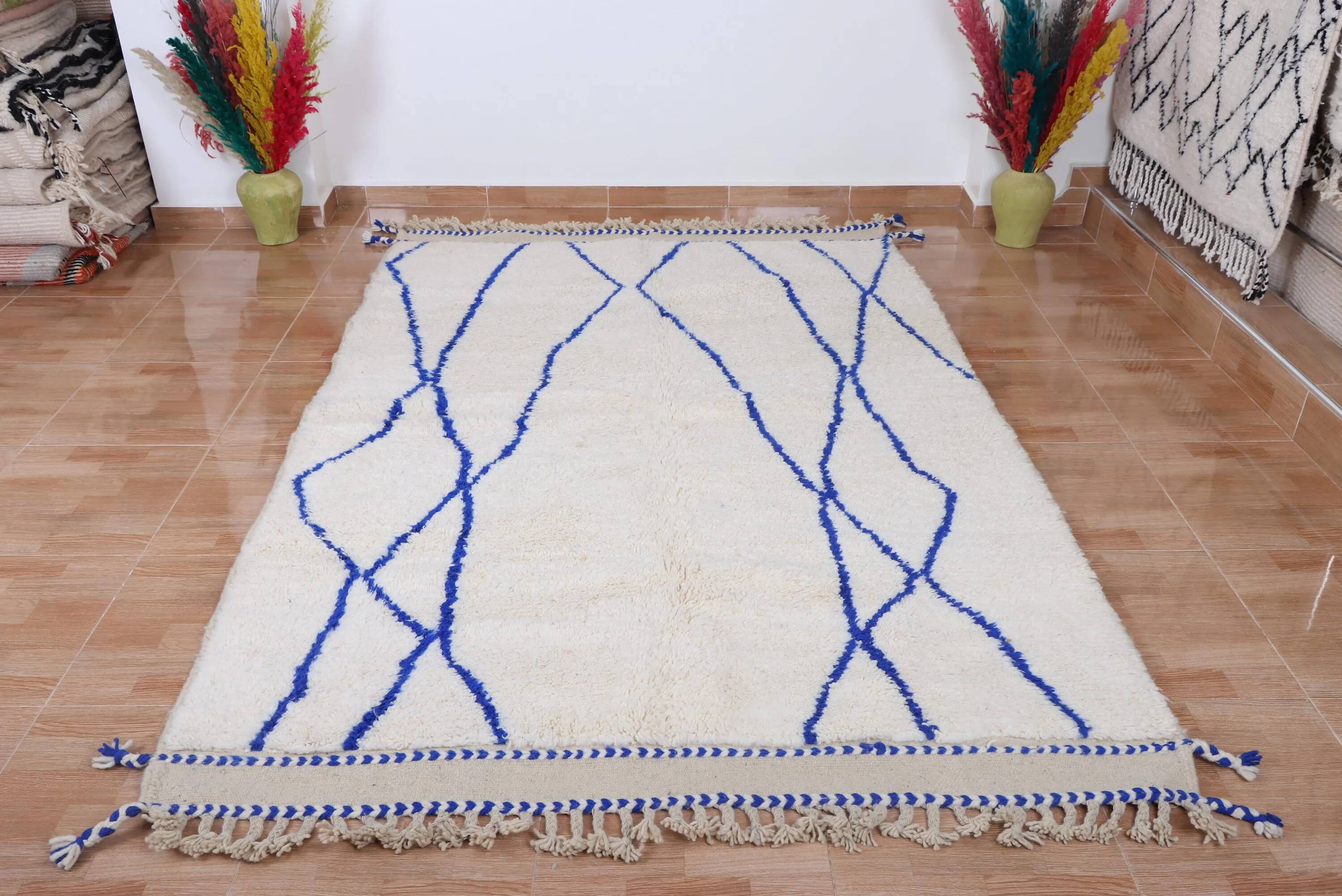 Handmade Moroccan wool rug, large size 250x150 cm, handcrafted.