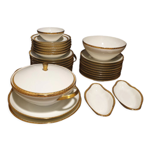 Service d'assiettes en porcelaine