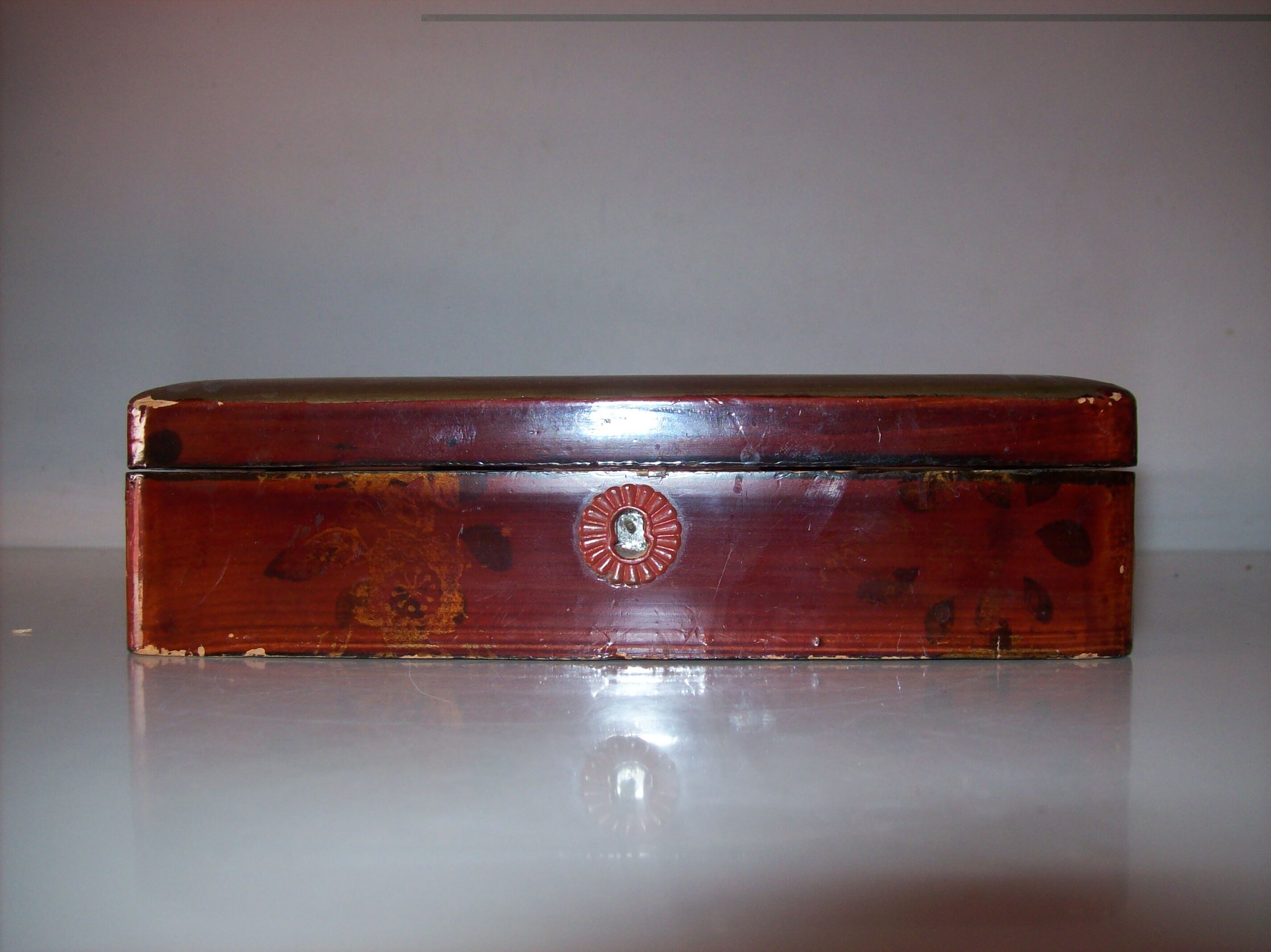 Old box decorated with birds