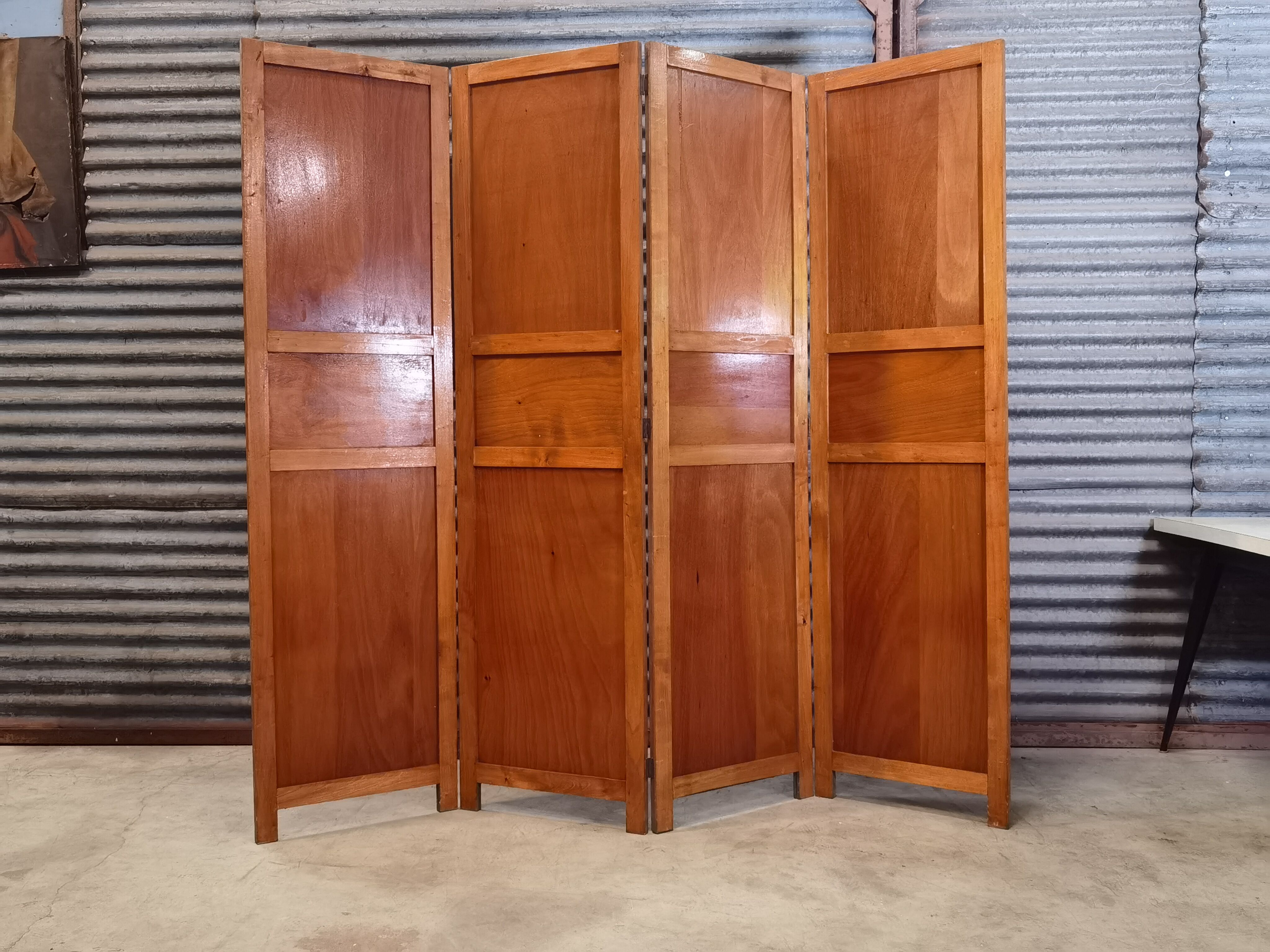 Wooden screen year 60