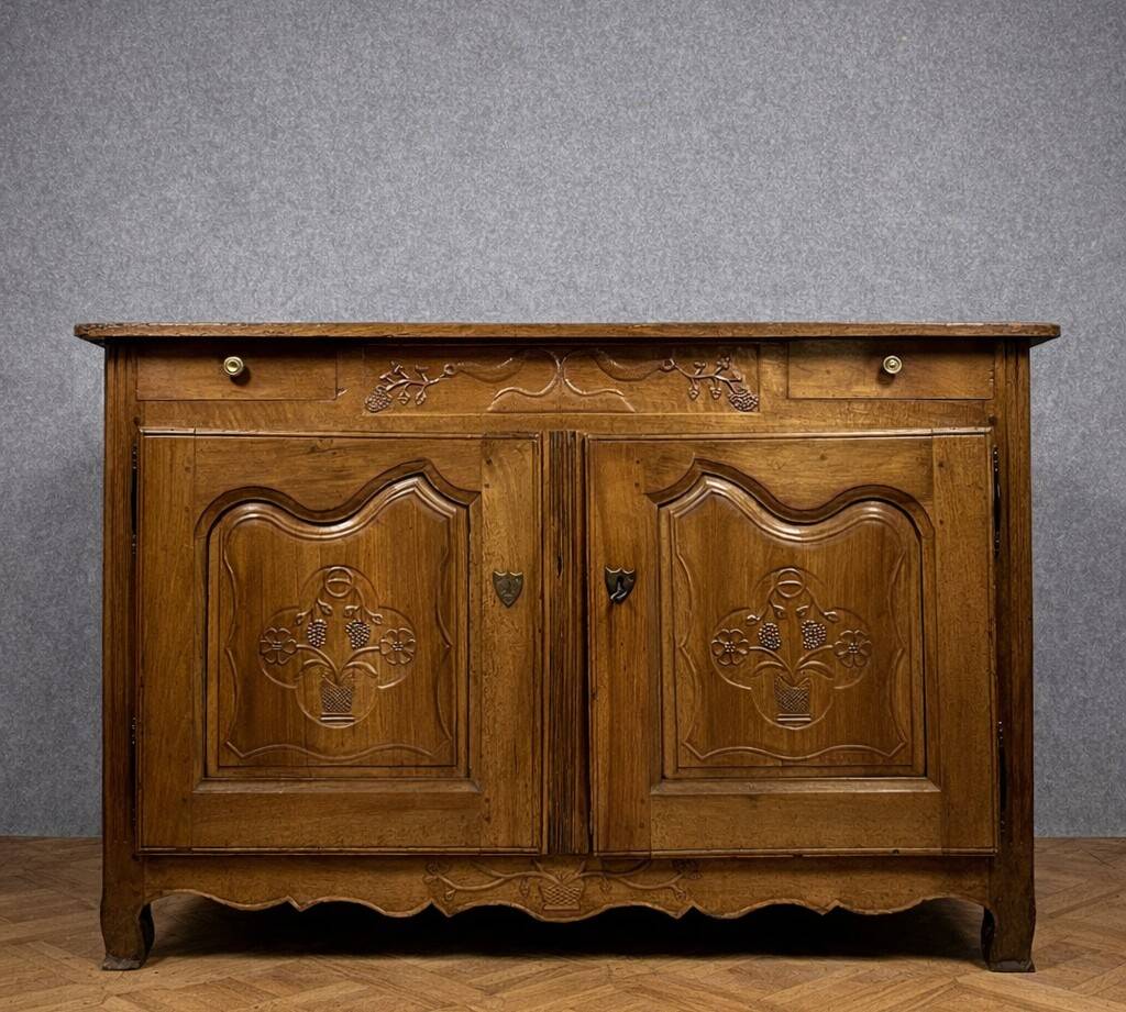 Louis XV buffet in carved solid wood – regional / rustic chic style